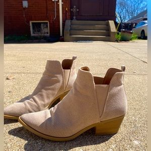 Universal Thread Women’s Size 10 Debbie Boots